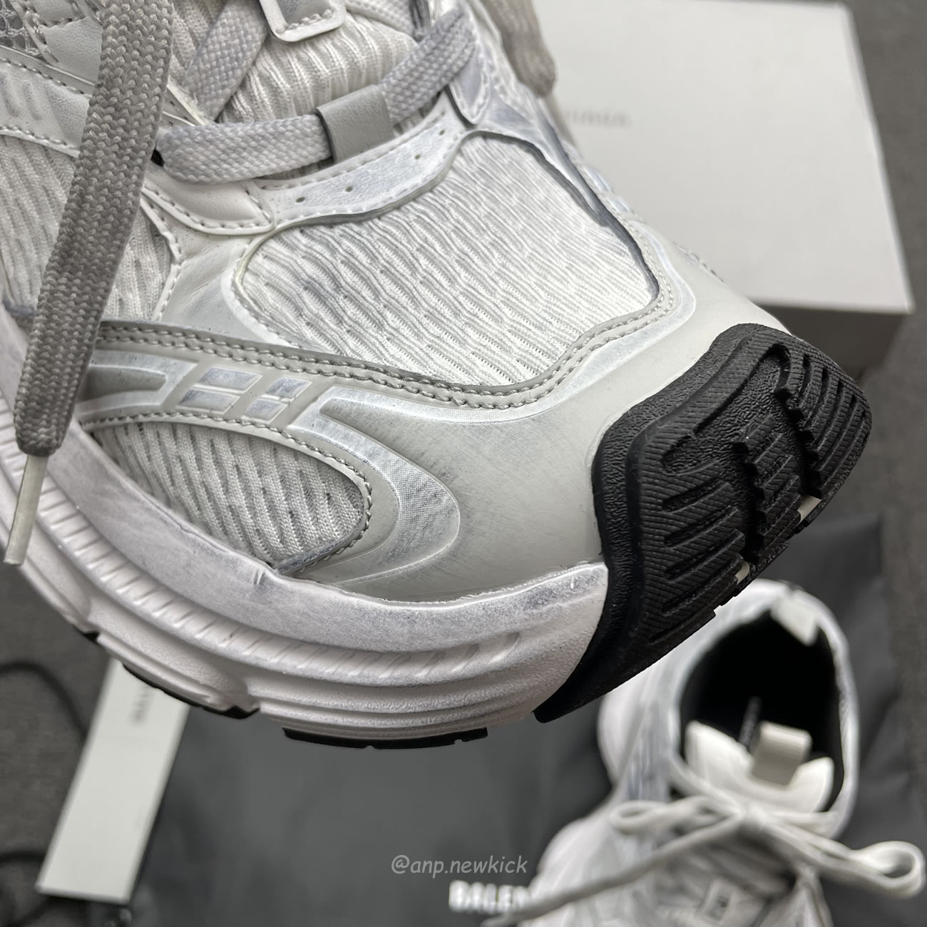 Balenciaga Fall 2024 10xl White 784344 W2mv2 9110 (4) - www.newkick.vip